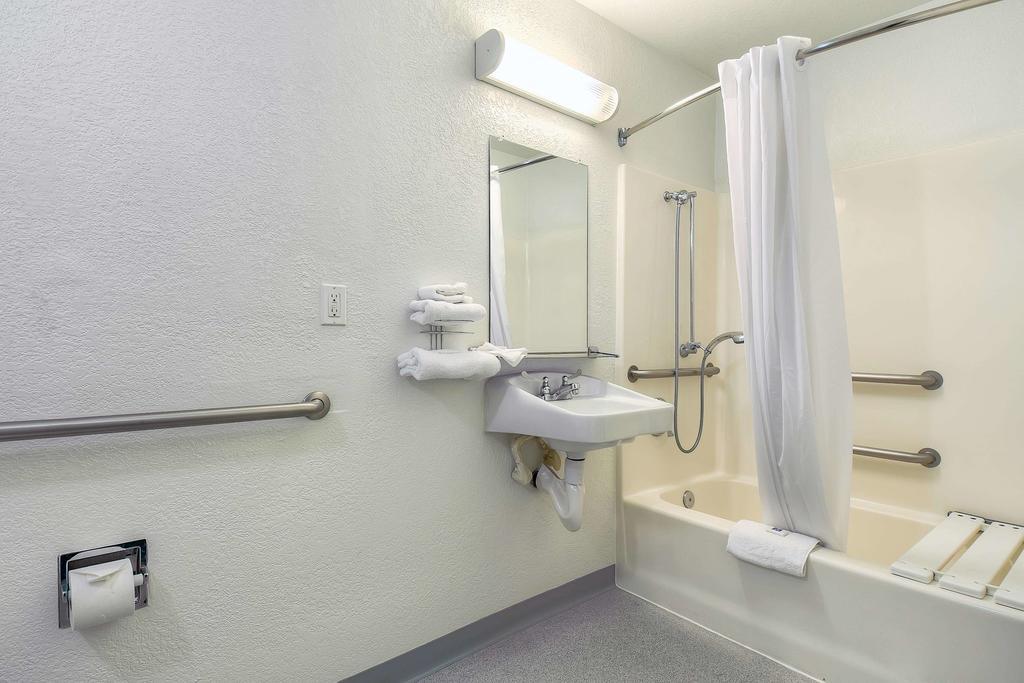Motel 6 Anaheim Stadium - Orange Exterior photo